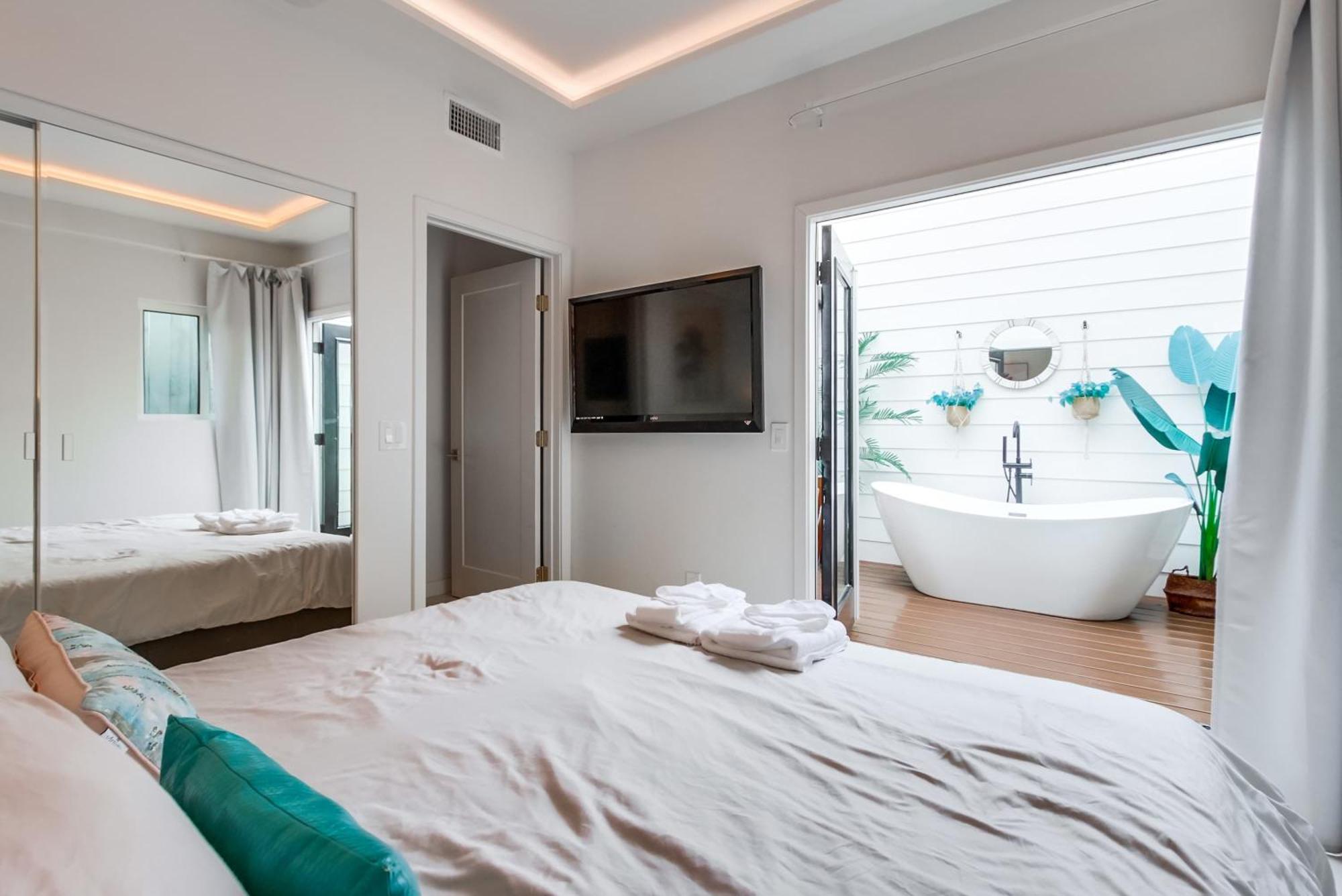 3 Blocks To Ocean Luxury Patio Nightlife Holiday home *